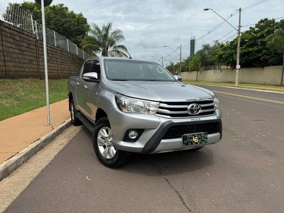 TOYOTA HILUX 2.7 SRV 4X2 CD 16V FLEX 4P AUTOMÁTICO TOYOTA HILUX 2.7 SRV 4X2 CD 16V FLEX 4P AUTOMÁTICO